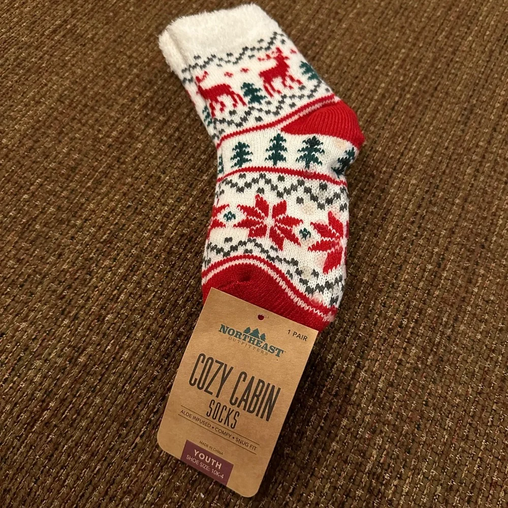 Northeast Outfitters Youth Cozy Cabin Holiday Reindeer Aloe Infused Socks